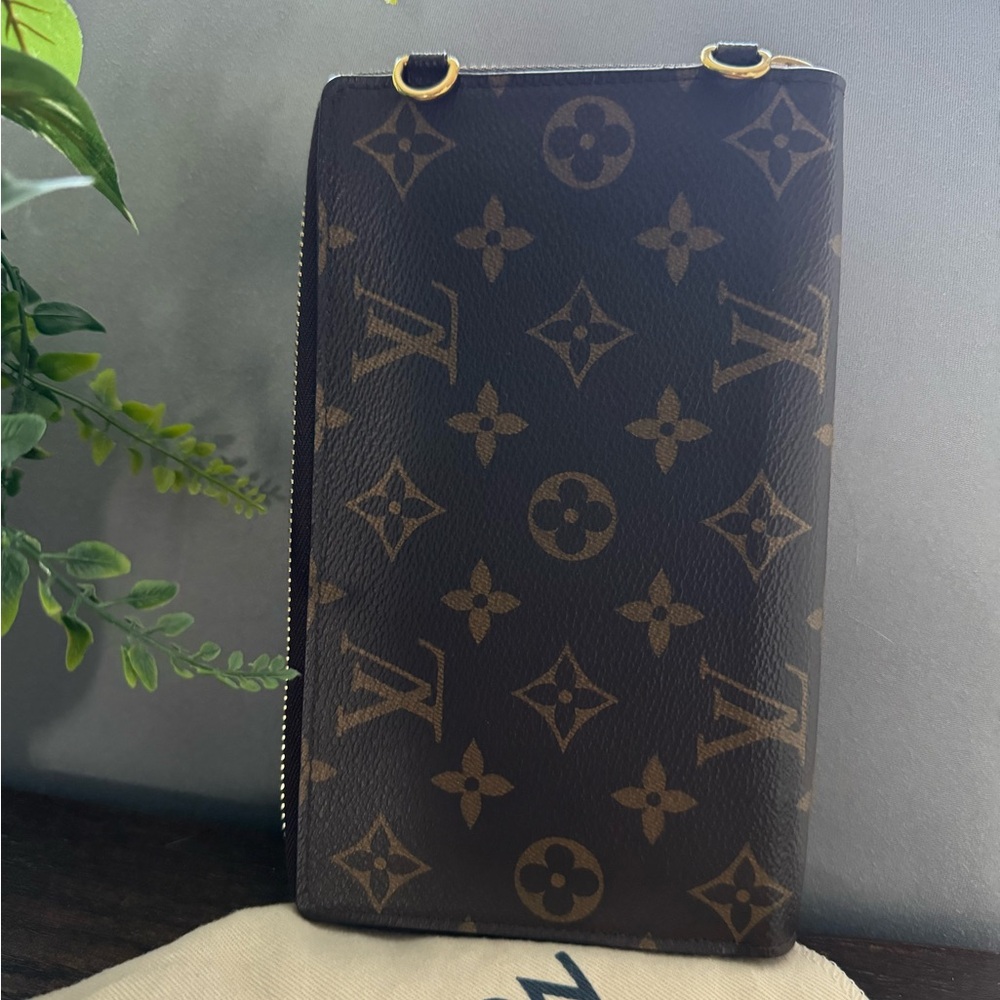 Reverse Monogram Vertical Wallet - on chain - Picture 3 of 14